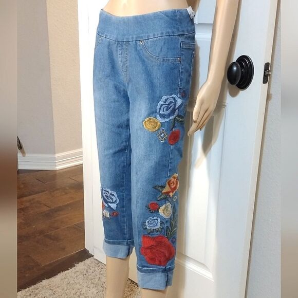 Slim-sation by Multiples Women's 2P Blue Jeans Capri Embroidery Flowers New - Picture 2 of 6
